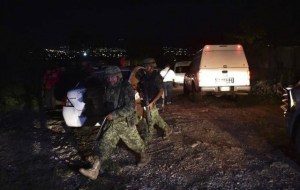 Hallan otros cinco cadáveres decapitados en convulso Guerrero, México