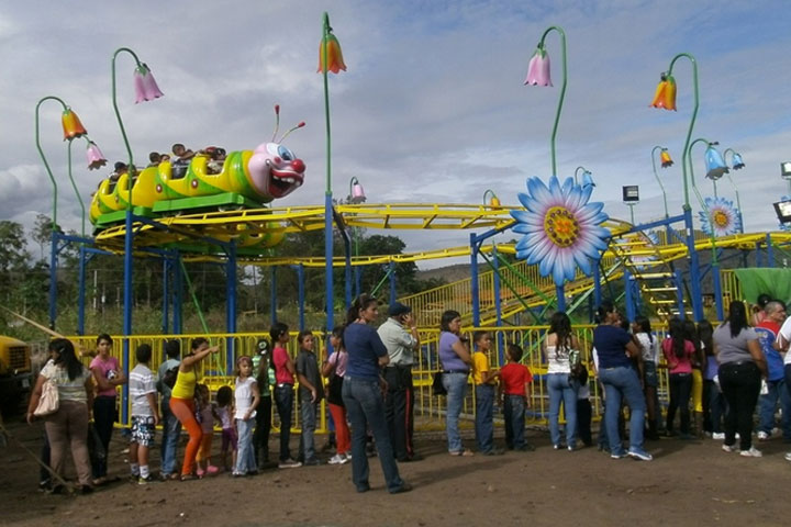 Cinco niños heridos por desprendimiento del “gusanito” en parque de diversiones