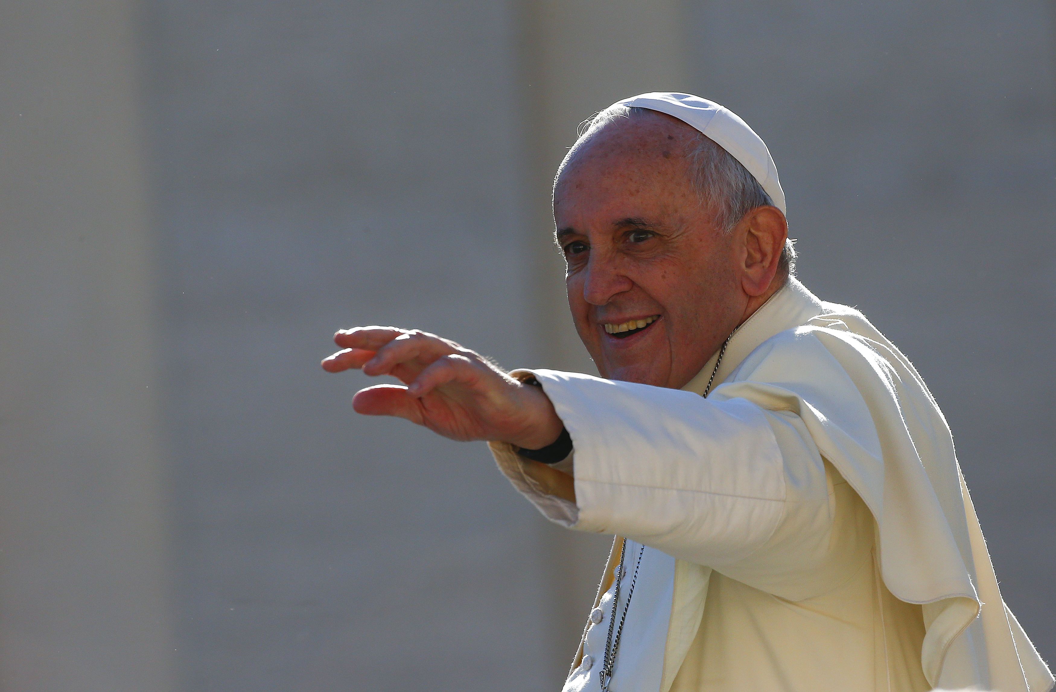 Papa donó dinero a 300 “sintecho” durante el Vía Crucis