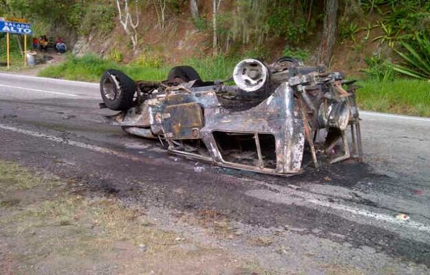 Hombre murió calcinado tras perder el control de su vehículo