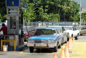 Gasolineros advierten nuevas interrupciones en el servicio