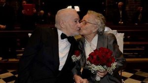 Después de 70 años, se reencontraron y se casaron