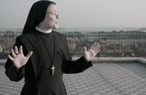 Sor Cristina regala al papa Francisco su primer disco
