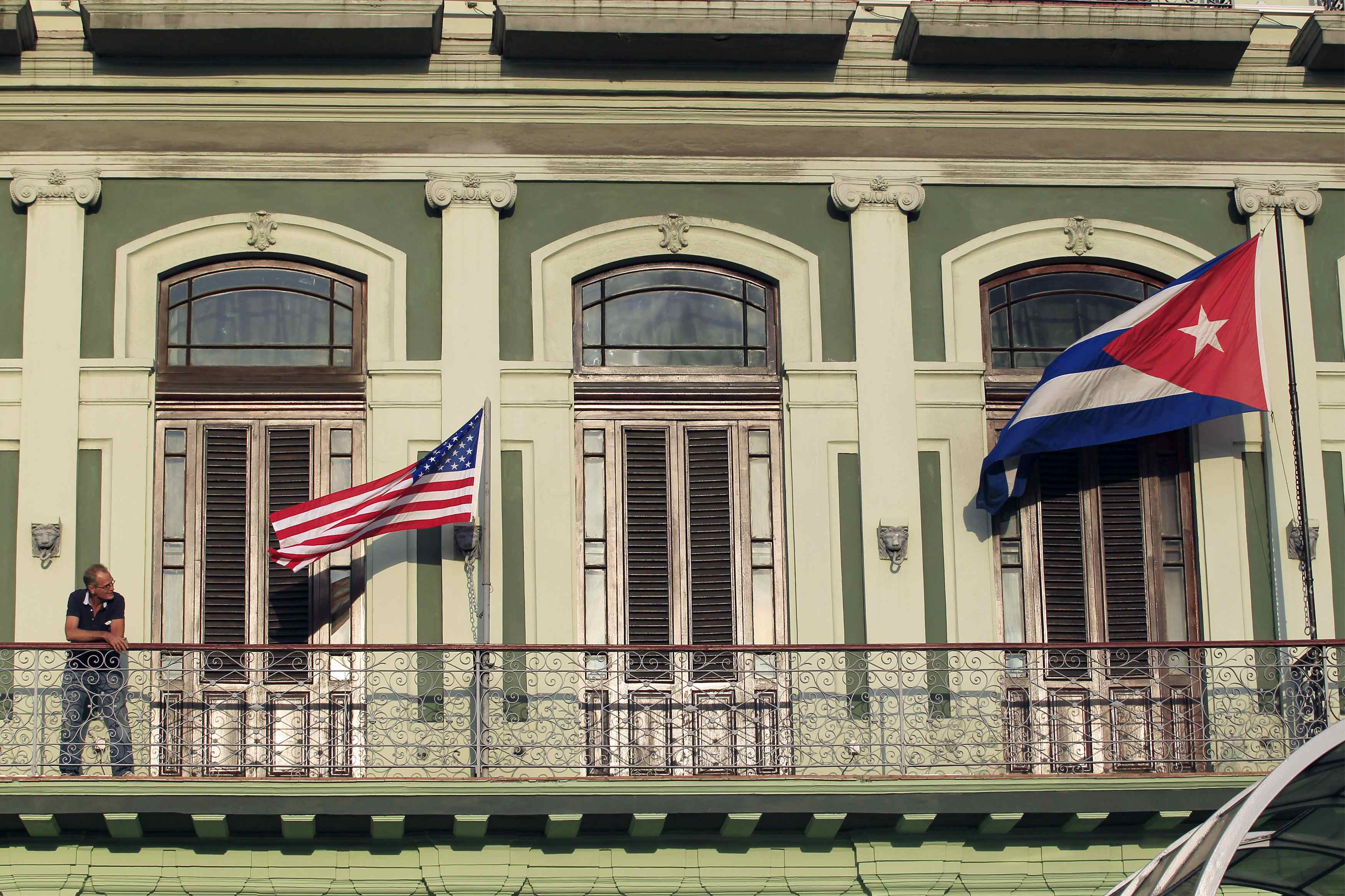 Estados Unidos y Cuba inician histórico encuentro