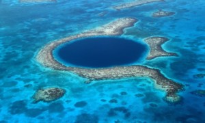 Hallan en el Gran Agujero Azul de Belice una de las claves de la desaparición de los mayas