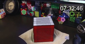 Resuelve el cubo de Rubik más difícil del mundo en 7 horas (Video)