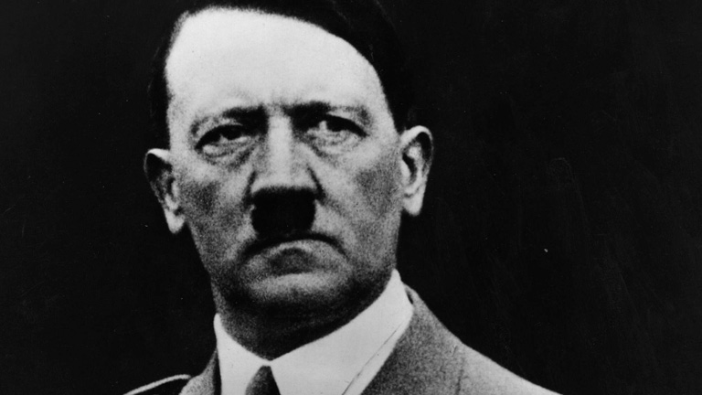 ¡Escándalo! Maestros alemanes quieren incluir “Mi lucha” de Hitler en programas escolares
