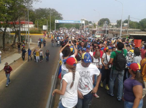 Estudiantes marcharon en Maracaibo contra la escasez de alimentos y la inseguridad (Fotos)