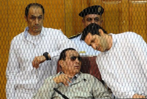 Tribunal egipcio ordena la liberación de los hijos de Hosni Mubarak