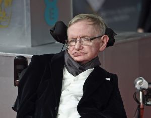 La humanidad tiene 200 años para abandonar la Tierra, según Stephen Hawking