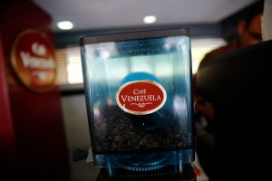 Venezuela ahora intercambia petróleo por café ante desplome de la producción