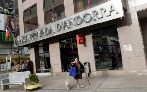 El Mundo: El Tribunal Penal de Andorra autorizó sacar dinero a los chavistas