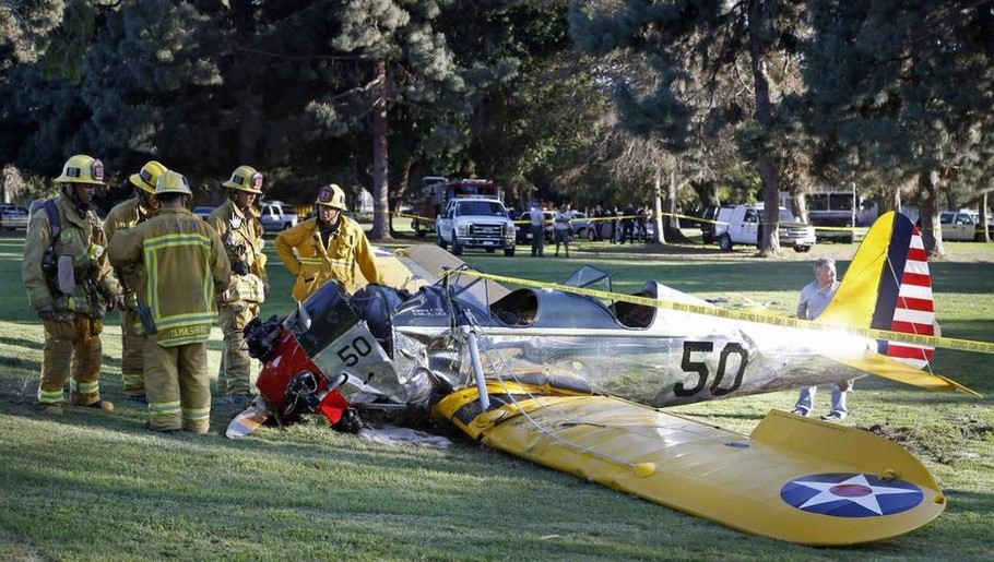 Harrison Ford fuera de peligro tras estrellarse la avioneta que pilotaba