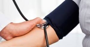 Monitorear la presión arterial es vital para decidir cuándo buscar ayuda médica