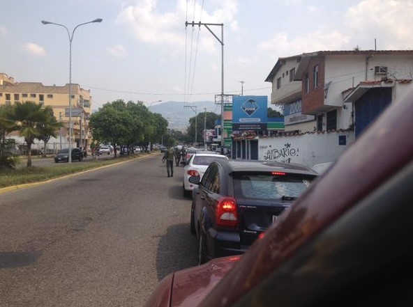 Volvieron las colas para el abastecimiento de gasolina en San Cristóbal (Fotos)