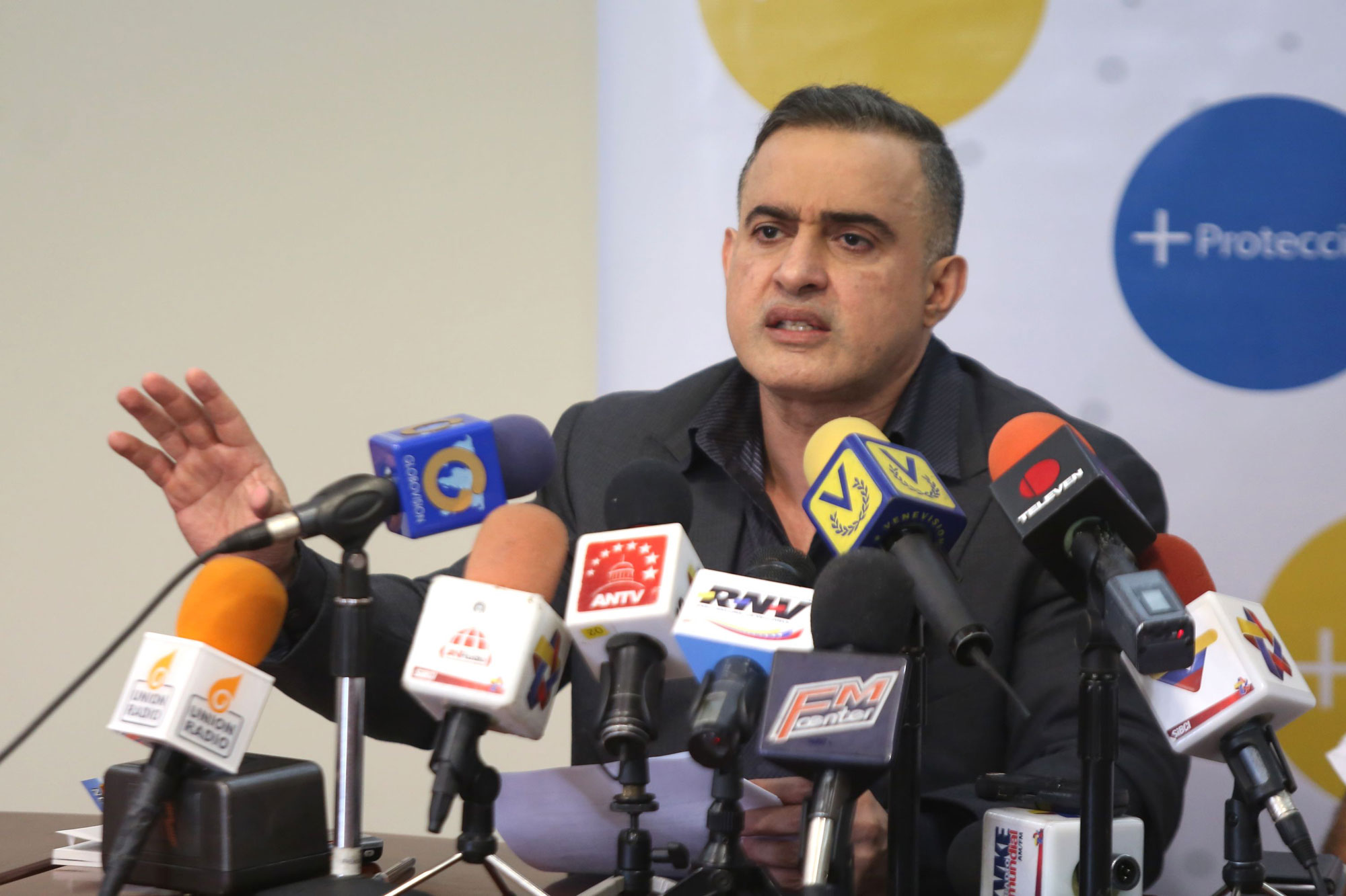 Fiscal usurpador informa sobre camioneta de “familiar de Leopoldo” con millonada del nuevo cono monetario