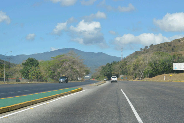 Accidente en autopista Valencia – Puerto Cabello dejó cinco lesionados #17Jul