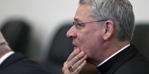 El Papa acepta renuncia del obispo de Kansas