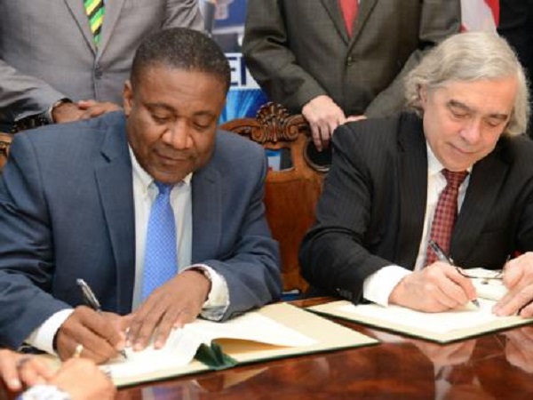 Jamaica firmó acuerdo energético con EE.UU.