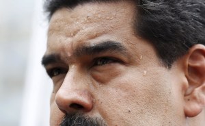 Maduro suspende viaje a Roma por una otitis fuerte
