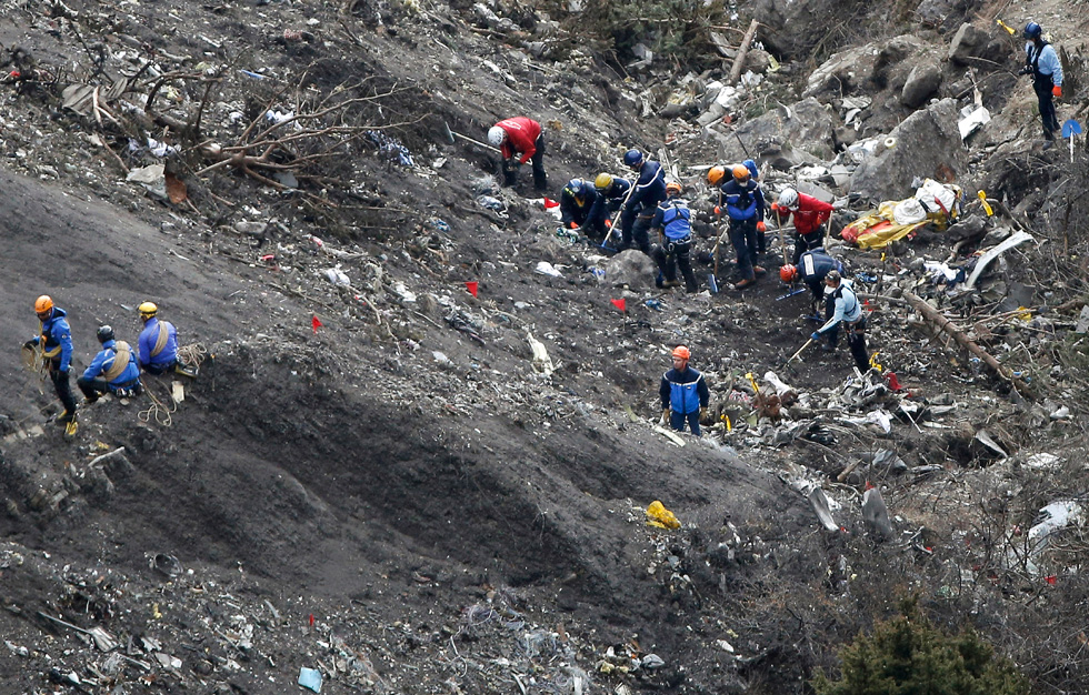 Ejecutivos de Lufthansa visitan zona de siniestro en Alpes