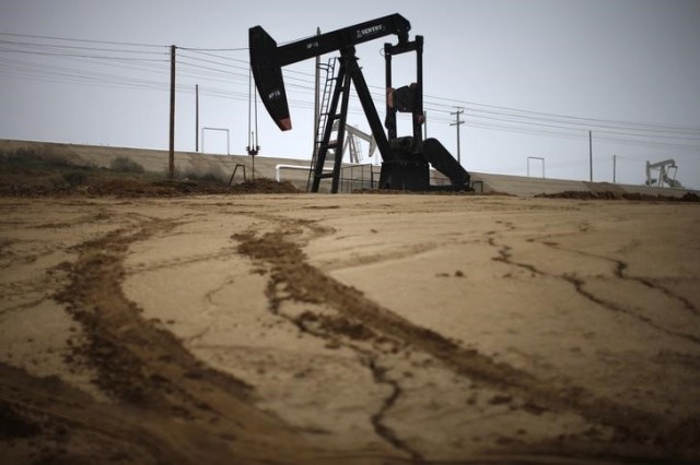 Opep debería reducir la producción de petróleo al menos 5 por ciento, dice Irán