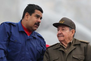 ABC: Maduro trató con Raúl Castro su renuncia a la presidencia