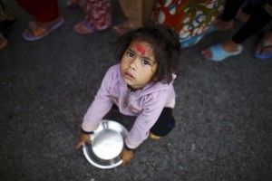 Los rostros del hambre en Nepal (impactantes fotos)
