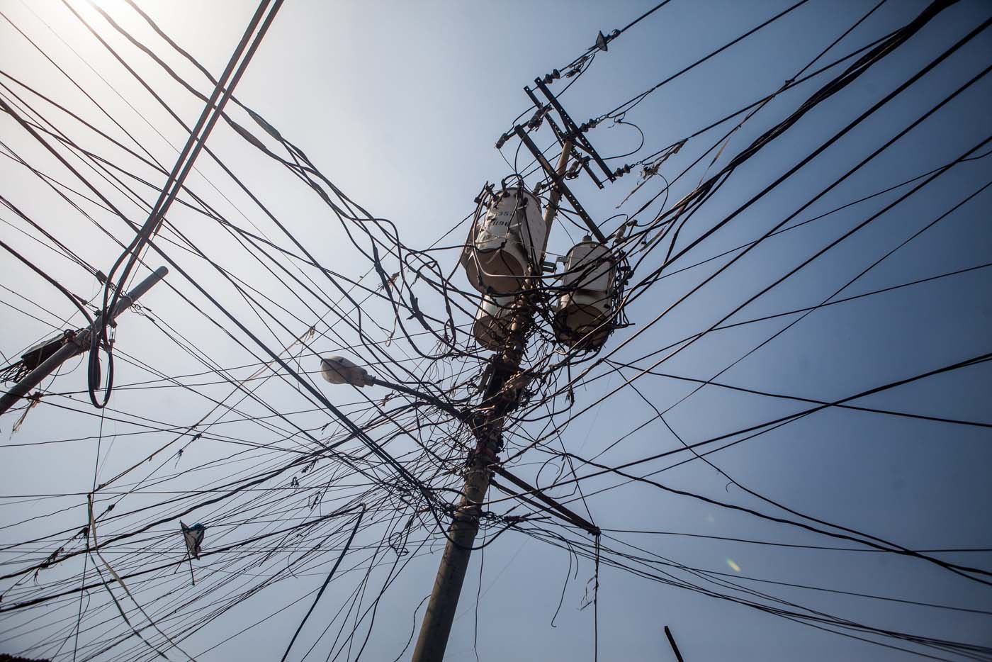 Desinversión apaga la energía eléctrica en el país