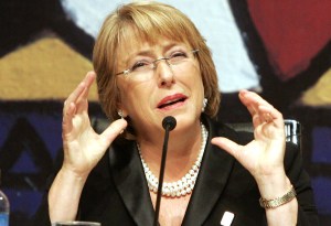 Bachelet anuncia que pidió la renuncia a todo su gabinete