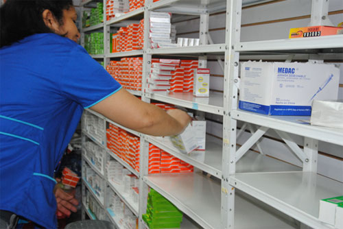 Escasez obliga a recorrer mínimo cinco farmacias para encontrar medicinas