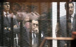 Tribunal egipcio condena a Hosni Mubarak a 3 años de cárcel y pago de multa