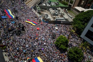 La multitudinaria marcha que arropó a Caracas (Fotos aéreas)