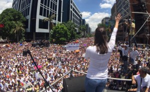 MCM: Las calles desbordadas en Venezuela demuestran que la Transición está en marcha