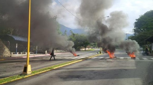 Estudiantes protestan en Mérida por asesinato de Conan Quintana (Fotos)