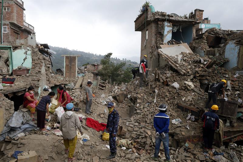 Nepal se prepara para la reconstrucción dos semanas después del terremoto (Fotos)