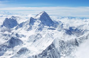En 10 años, el Everest se desplazó 40 centímetros