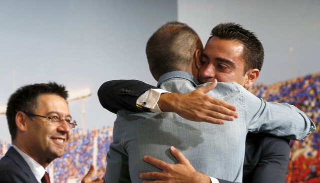 VIDEO: El llanto de Xavi Hernández tras el discurso de Iniesta