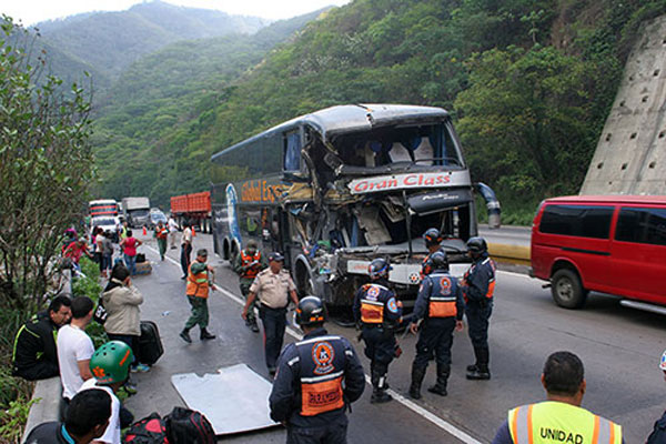 Colisión de un autobús deja siete lesionados la autopista Valencia–Puerto Cabello