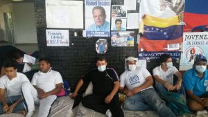 Dos jóvenes levantan huelga de hambre por deterioro de salud