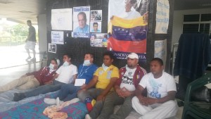 Tres estudiantes se suman a la huelga de hambre iniciada el pasado lunes en LUZ (Fotos)