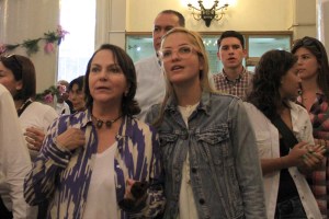 Mitzi de Ledezma recorrió las iglesias: Esta es una vigilia por la paz y la Unidad nacional
