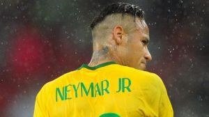 Neymar golpeó accidentalmente a un niño y le regaló balón autografiado (VIDEO)