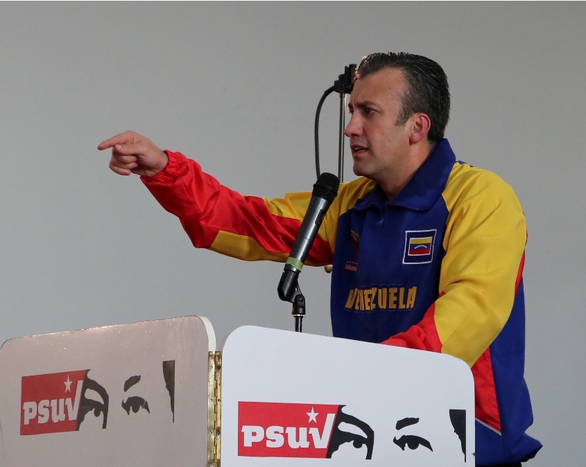 El Aissami reacciona vía twitter: “Que no nos distraigan estas miserables provocaciones”