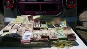 Tres venezolanos detenidos en San Antonio al intentar sacar un millón de bolívares en efectivo
