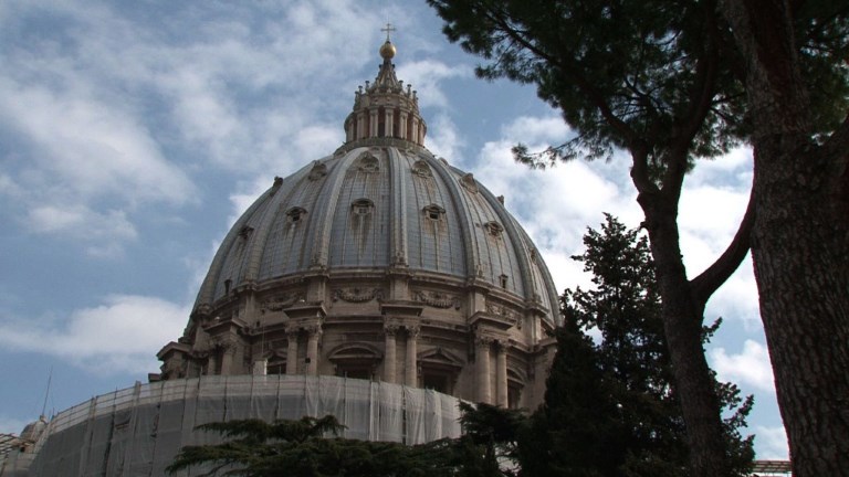 La exconsejera detenida en el Vaticano acusa al cura español de la filtración