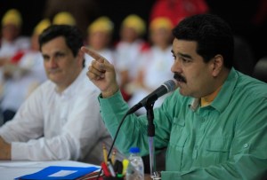 Maduro anuncia homologación salarial para docentes adscritos a las gobernaciones