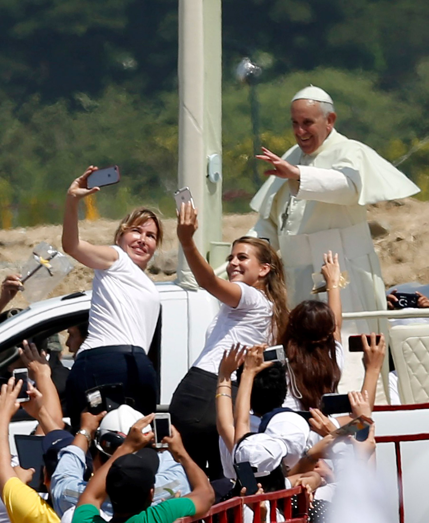 Hasta el Papa se toma “selfies” en Guayaquil