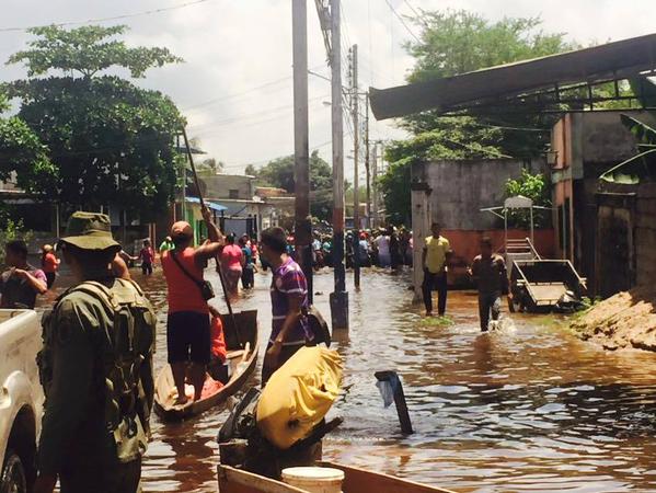 Denuncian que GNB pretende vender alimentos a damnificados en Guasdualito