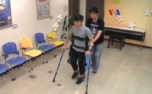 Ingeniería humana: Exoesqueletos que ayudan a caminar a parapléjicos (video)